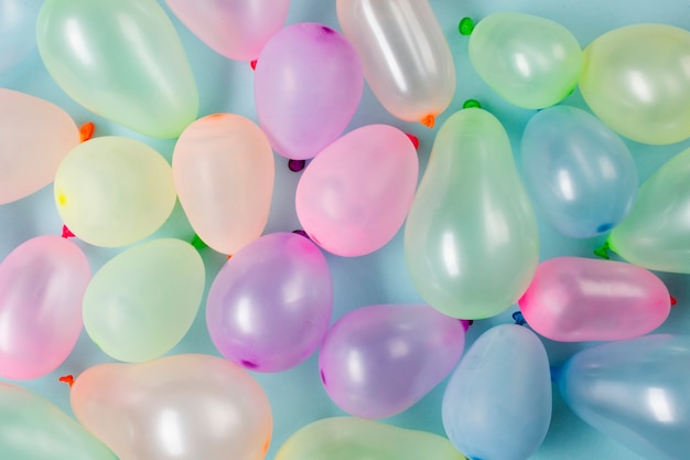 Bezpłatne zdjęcie ogólny widok kolorowych balonów