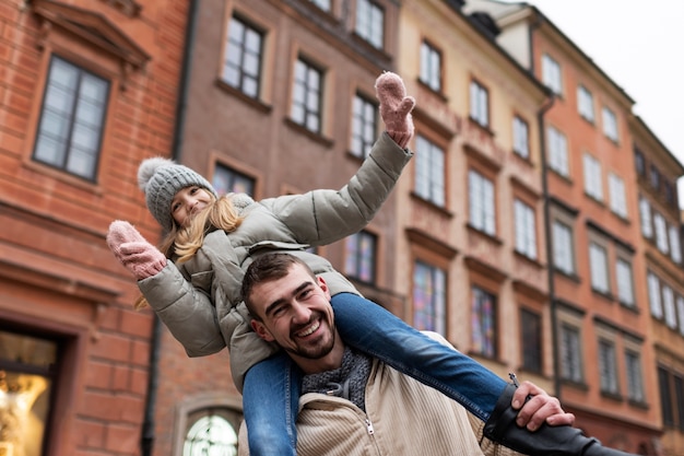 Ojciec I Córka Cieszą Się Zimowymi Wakacjami