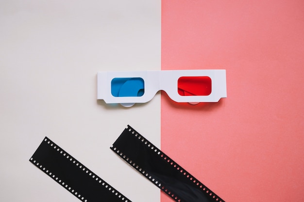 Bezpłatne zdjęcie okulary 3d i rolka filmu