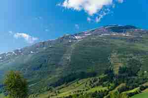 Bezpłatne zdjęcie olden norwegia 28 czerwca 2023 góra