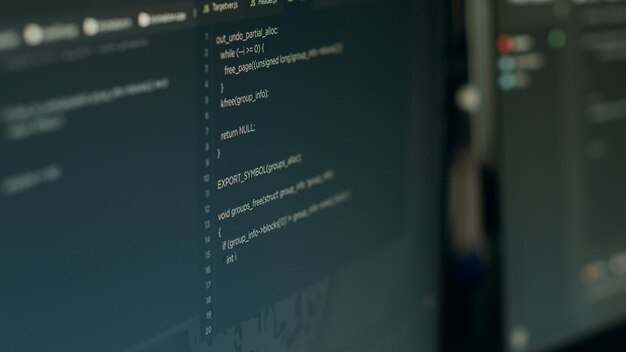 Opracowanie programu z danymi w oknie terminala, wyświetlanie go w języku kodowania na komputerze. Przetwarzanie w chmurze bazy danych i programowanie nowego interfejsu użytkownika za pomocą skryptu hmtl. Ścieśniać.