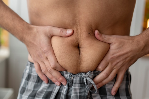 Bezpłatne zdjęcie osoba z zaburzeniami odżywiania mająca problemy z wagą