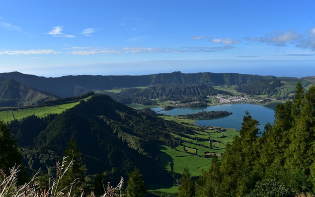 Oszałamiający krajobrazowy krajobraz Sete Cidades w Portugalii