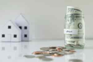 Bezpłatne zdjęcie oszczędność pieniędzy na dom.