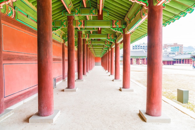 Bezpłatne zdjęcie pałac changdeokgung piękna tradycyjna architektura w seul w korei