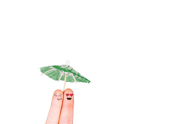 Palce z twarzami trzymając parasol