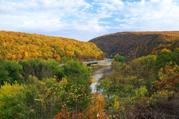 Bezpłatne zdjęcie panorama delaware water gap jesienią