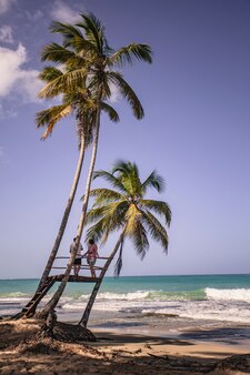 Panorama pięknej i naturalnej plaży playa limon na dominikanie