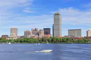 Bezpłatne zdjęcie panoramę bostonu nad rzeką
