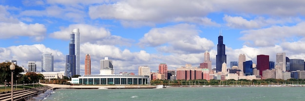 Panoramę Chicago nad jeziorem Michigan