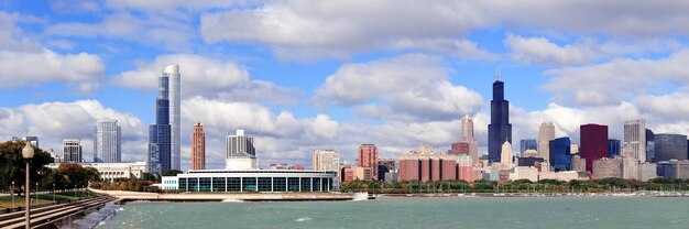 Panoramę Chicago nad jeziorem Michigan