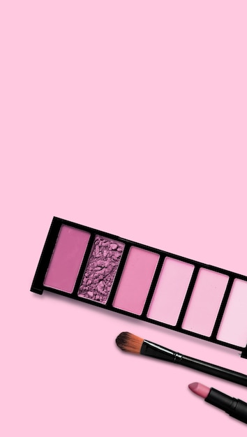Bezpłatne zdjęcie panoramiczny baner z makijażem i produktami kosmetycznymi
