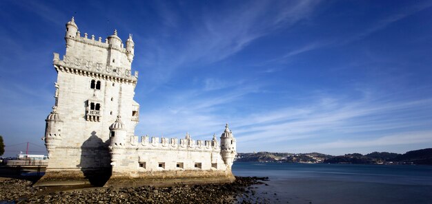 Panoramiczny widok Wieża Belem, Lizbona, Portugalia.
