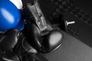 Bezpłatne zdjęcie para rękawic do boksu sportowego