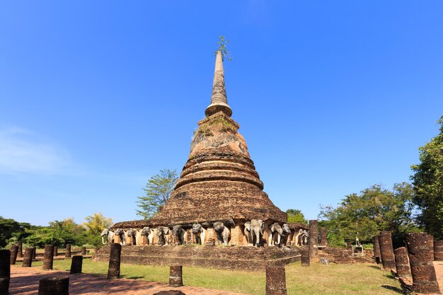 Park historyczny Wat Chang Lom Shukhothai Tajlandia