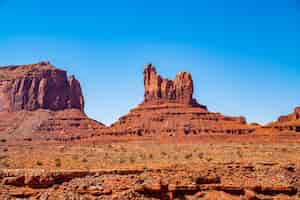 Bezpłatne zdjęcie park narodowy monument valley z niesamowitymi formacjami skalnymi
