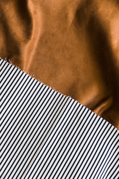 Bezpłatne zdjęcie pasiaste teksturowane tkaniny na serwetach tekstylnych