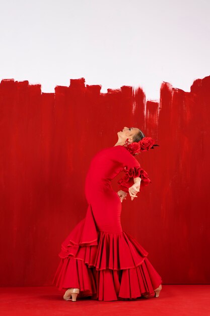 Pasjonatka i elegancka tancerka flamenco