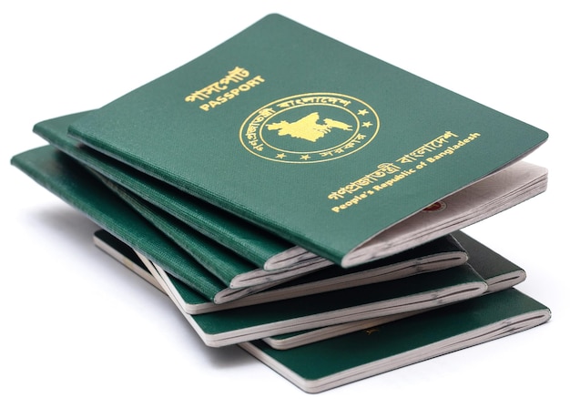 Paszporty bangladeszu na białym tle