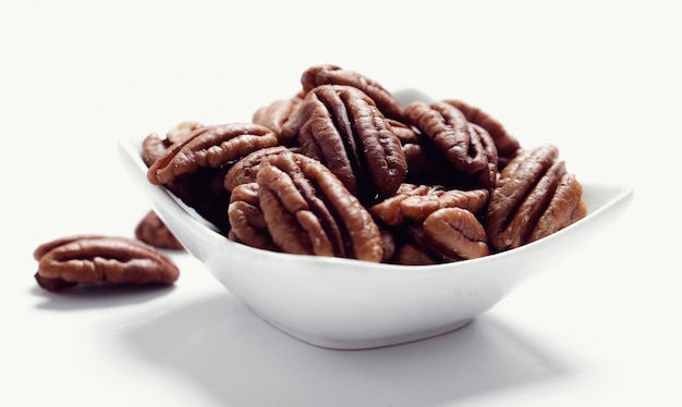 Pecans Na Białej Misce