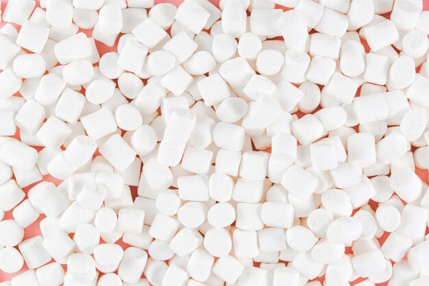 Pełna rama strzelająca wiele biali marshmallows