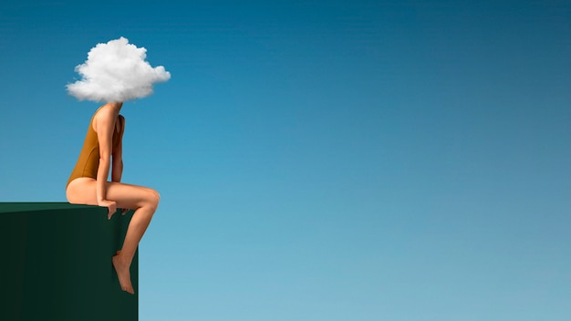 Bezpłatne zdjęcie pełna strzał kobieta z głową w kształcie chmury