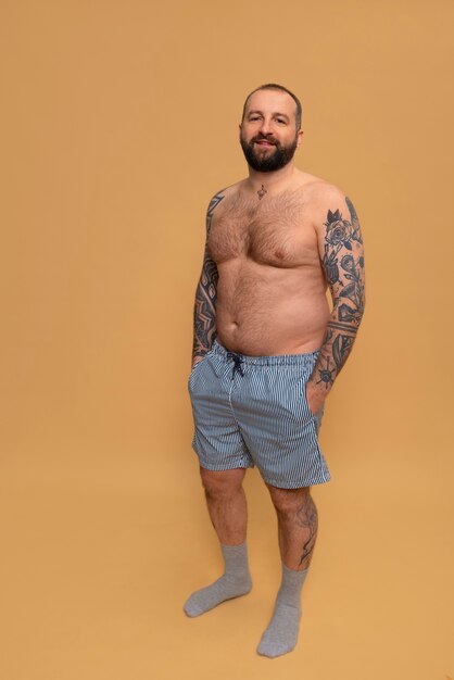 Pełne ujęcie człowieka inspirujące bodypositivity