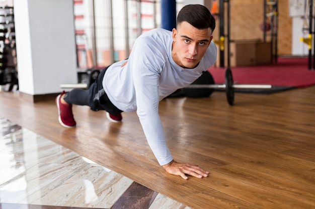 Pełny Strzał Mężczyzna Trening Przy Gym