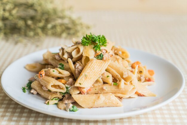 Penne makaron sera śmietanowego