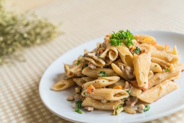 Penne makaron sera śmietanowego