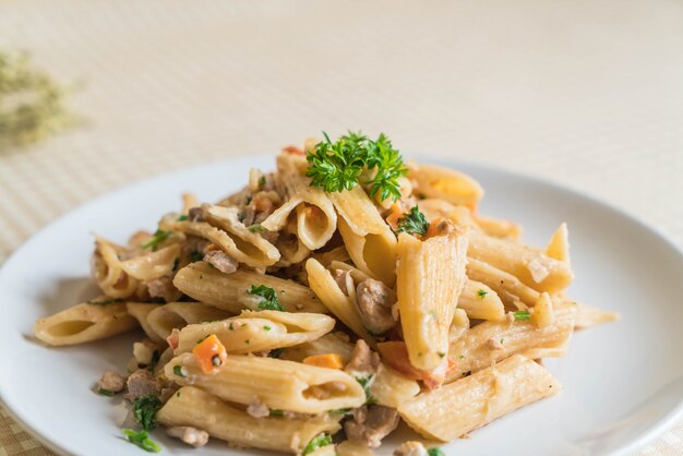 Penne makaron sera śmietanowego