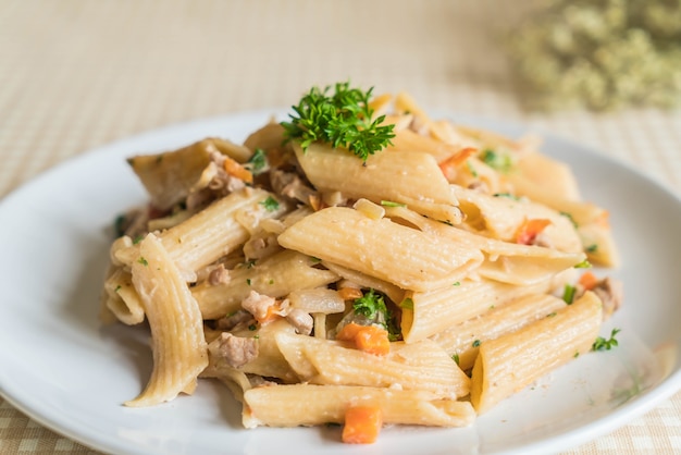 Penne makaron sera śmietanowego