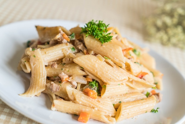 Penne makaron sera śmietanowego