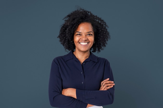 Pewna Afrykańska bizneswoman uśmiechający się portret zbliżenie do pracy i kampanii kariery