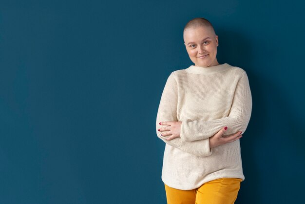 Pewna siebie kobieta walcząca z rakiem piersi
