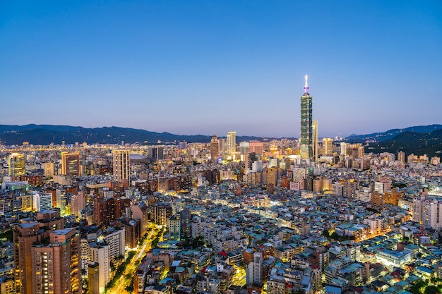 Bezpłatne zdjęcie piękna architektura buduje taipei miasto