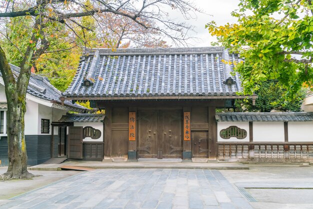 Piękna architektura w świątyni Sensoji wokół Asakusa w Japonii