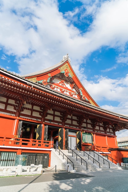 Piękna architektura w świątyni Sensoji wokół Asakusa w Japonii