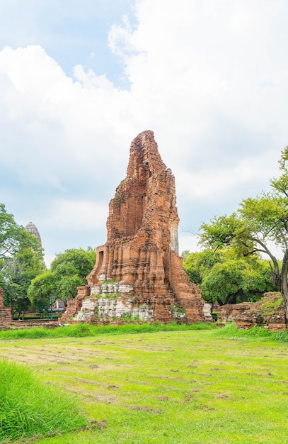 Piękna architektura zabytkowej Ayutthaya w Tajlandii