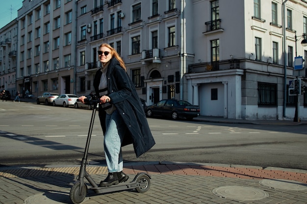 Piękna białoruska osoba w mieście