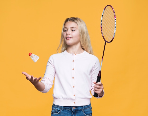 Bezpłatne zdjęcie piękna dziewczyna, grać w tenisa