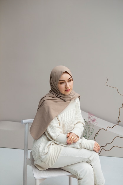 Bezpłatne zdjęcie piękna kobieta w hidżabie
