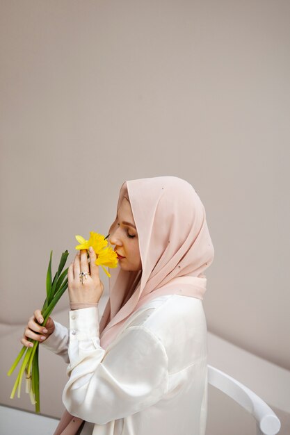 Piękna kobieta w hidżabie