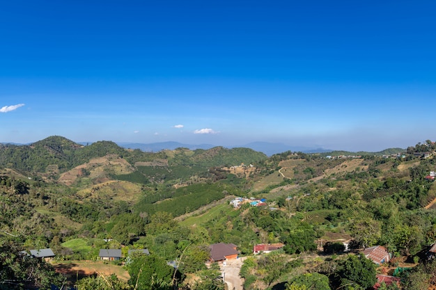 Piękna panoramiczna góra przy północnym Thailand, Chiang Raja prowincja, panorama krajobrazowy Tajlandia