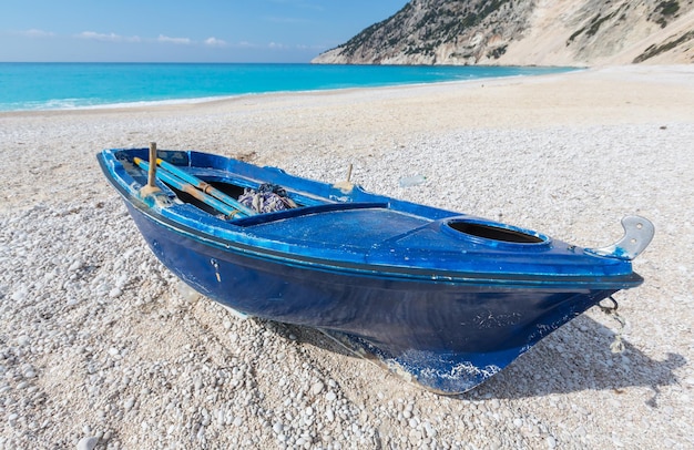 Piękna plaża myrtos na wyspie kefalonia, grecja