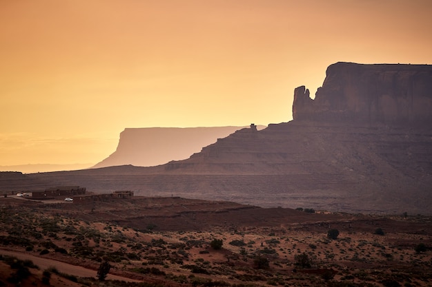 Piękna sceneria płaskowyżów w Monument Valley, Arizona - USA