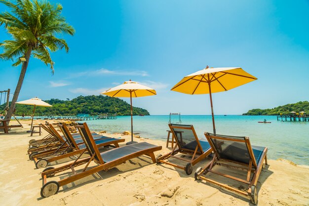 Piękna tropikalna plaża i morze