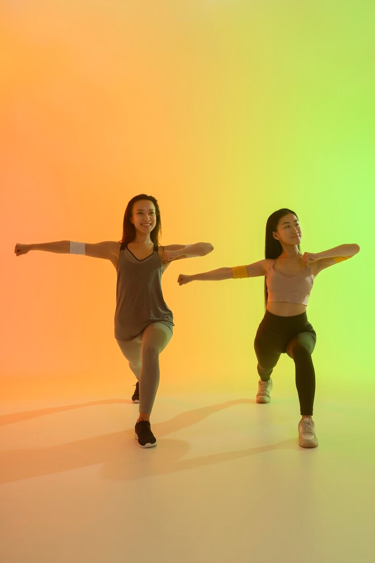 Bezpłatny plik Zdjęcie piękne kobiety bawią się w zumba