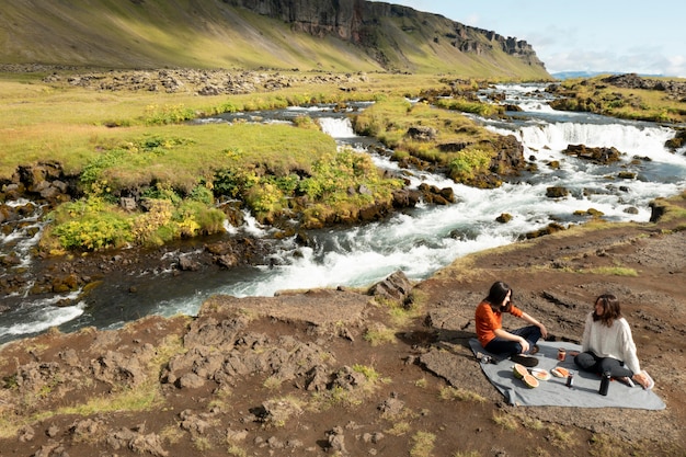 Piękne krajobrazy Islandii podczas podróży