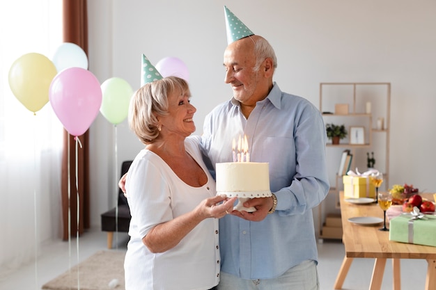 Bezpłatne zdjęcie piękne przyjęcie urodzinowe dla seniorów